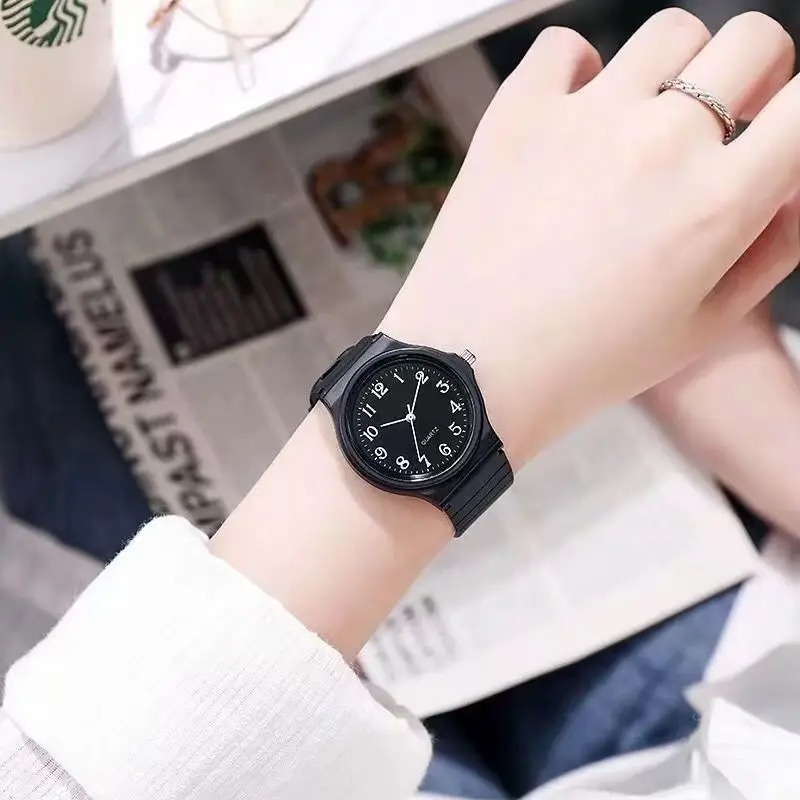 シンプルなレディースクォーツ時計。防水仕様で、シリコン製のス - Silicone Band Women のレビューと価格